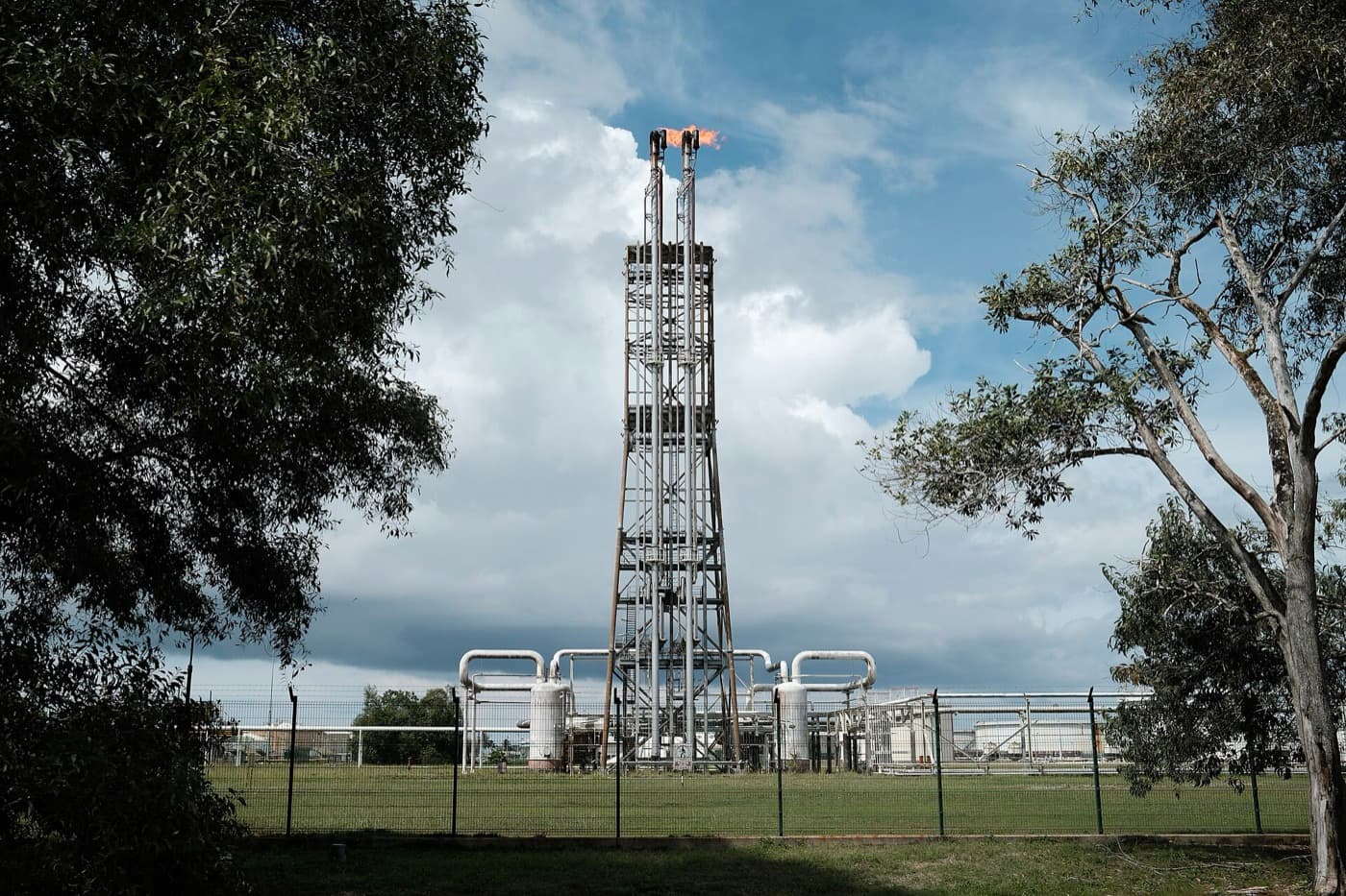 Refinery flare